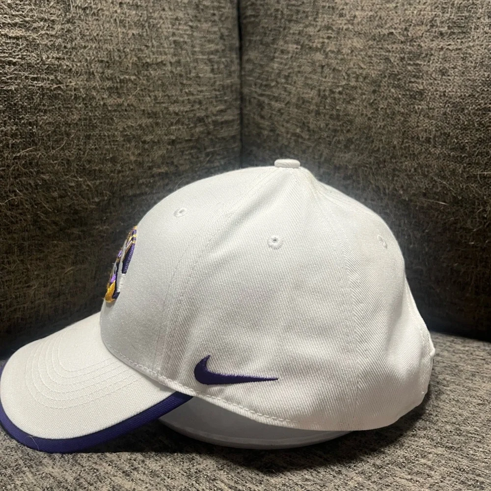 White LSU Tigers Hat - Nike Dri Fit - Picture 4 of 5